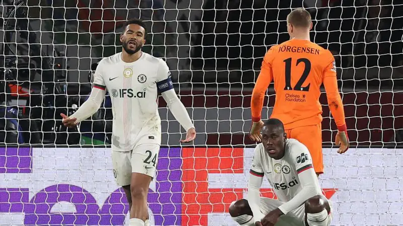 รูปเกมครึ่งแรก การแลกหมัดของสองทีมใหญ่ยุโรป