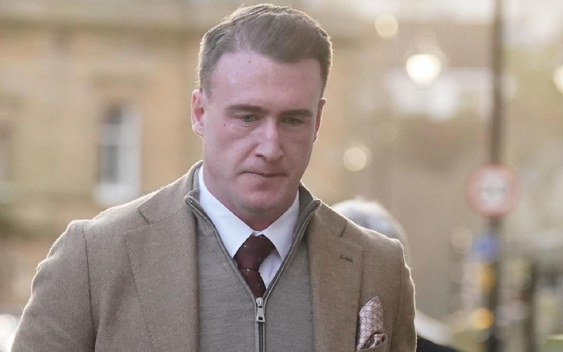 สจวร์ต ฮอกก์ ถูกถอดถอนเครื่องราชอิสริยาภรณ์