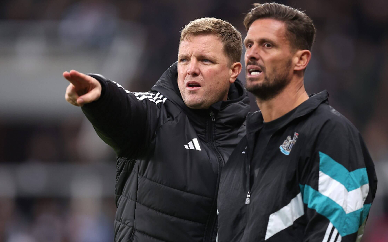 เจสัน ทินดอลล์ เคยดำรงตำแหน่งผู้ช่วยของเอ็ดดี้ ฮาว